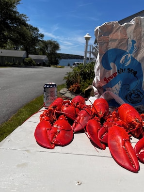 Great place to enjoy lobster before heading to the water