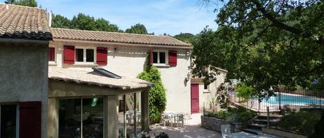 Magnifique maison provençale, chaleureuse et confortable.