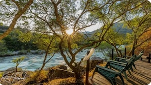 Relax on the Deck and enjoy Amazing Views of the Kaweah River - Main Fork 