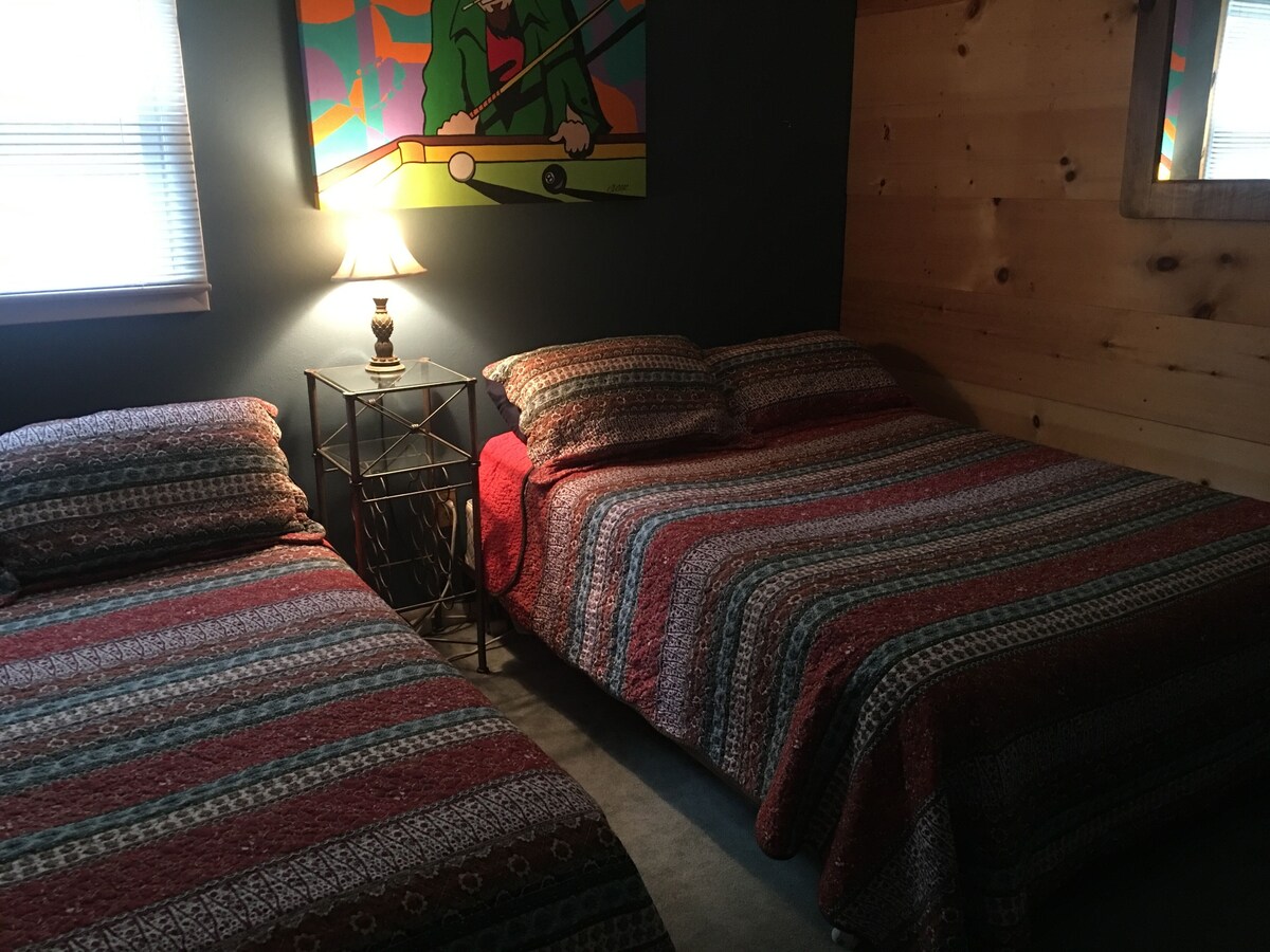 Keuka Guest Cottage w/Hot Tub