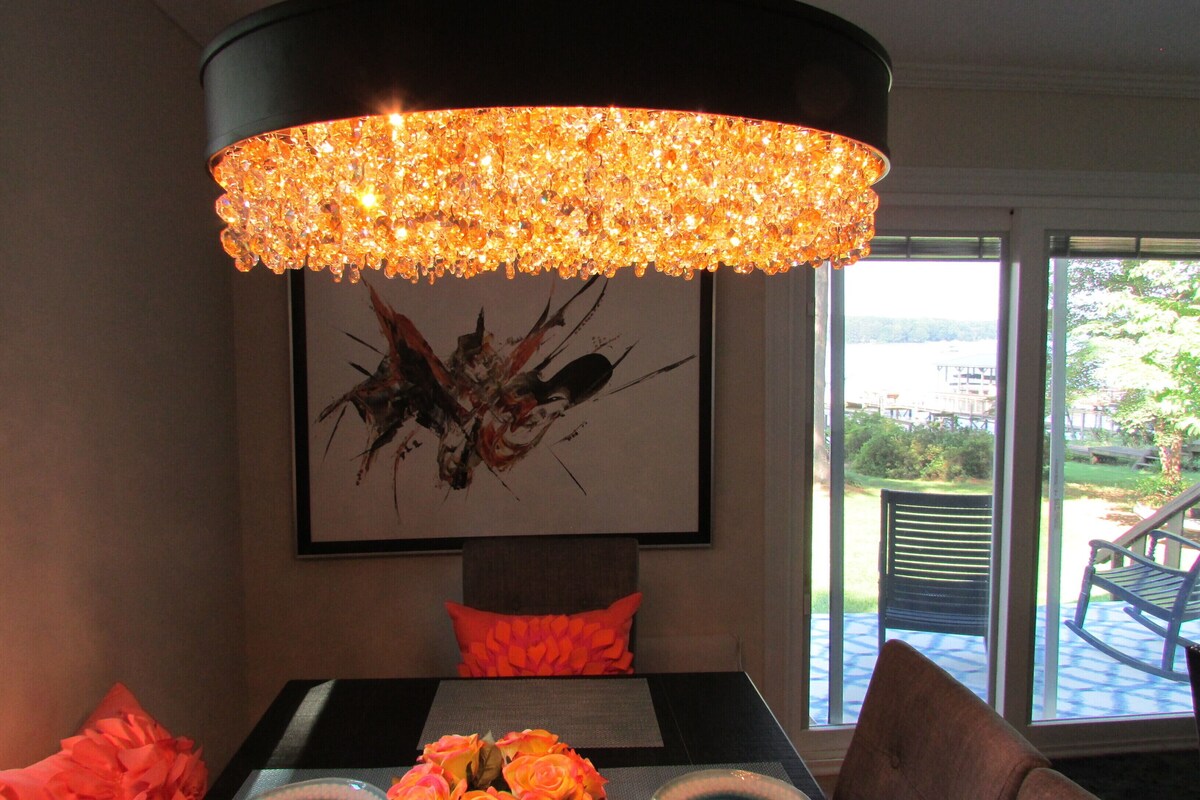 SPECTACULAR LAKEFRONT MODERN OASIS New to VRBO