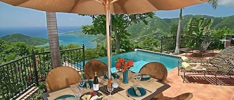 Outdoor dining..... with a view over Coral Bay and the British VI's