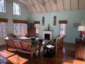 Fireplace available Thanksgiving - April 1st.