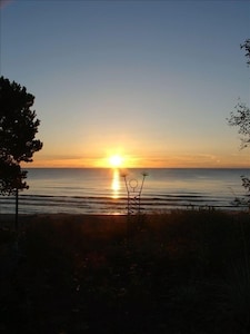 Lake Michigan Shore - 160 Feet of lakeshore-Sleeps 12