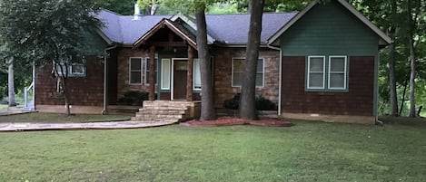 Beautiful 3 BR, 2.5 bath home right on river 