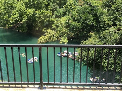 Across from Schlitterbahn!!! 2/2 W/Awesome Comal River Views! Sleeps 8 FUN! FUN!