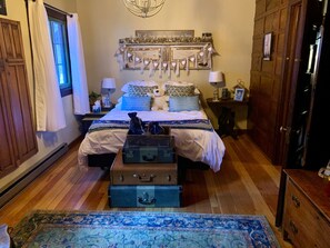 The master bedroom features a Casper™ queen sized mattress and duvet coverlet. 