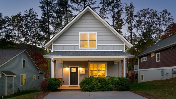 Beautiful, warm and comfortable farmhouse that sleeps 10 people