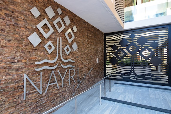 Nayri 301, Entrance. (MyPvRentals)
