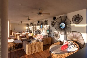 Nayri 301, Lobby. (MyPVRentals)