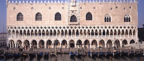 St. Mark's Square, the Doge's Palace. You do not see this from the apartment!
