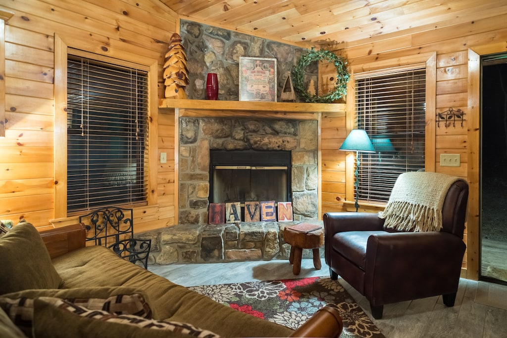 The Haven Sleeps 4 Indoor Hot Tub Pet Friendly Close To Park And Lake Broken Bow