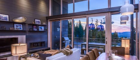 Comfortable living room with views of the mountain
