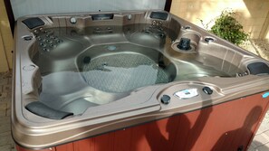 Cal spa, seats 6 (drained and sanitized each new guest) 