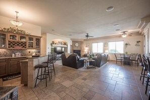 Spacious Living Room with lot's of Seating