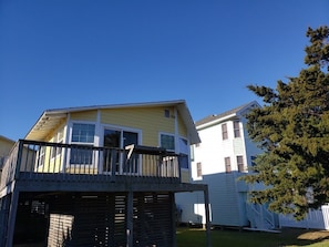 The back view of the studio. This is what is being advertised.