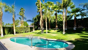 Heated Pool/Hot tub