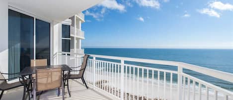 Huge Corner Wrap-Around Balcony offers Dining for 4 plus Chaise Lounge!
