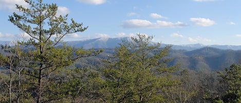 Pigeon Forge Pet Friendly Cabin "Rainbows End" - Mountain Views