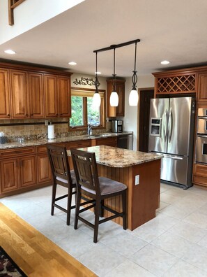 Beautiful granite counters, cabinetry, & tile flooring.