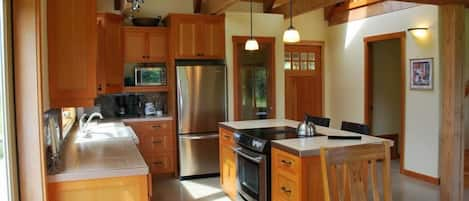 Open concept fully equipped kitchen great for entertaining