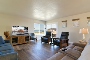 You will enjoy this relaxing atmosphere this livingroom has to offer while takin