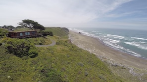 Perfectly perched at the edge of the Pacific Ocean