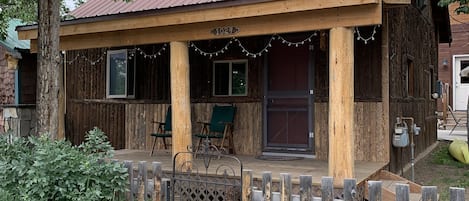 Cute cabin with new front porch