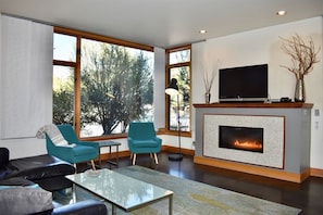 Living Room - Gas Fireplace