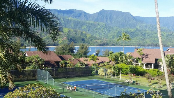 AMAZING view of Hanalei Bay, Mountain Ranges, Sail Boats & Waterfalls from Lanai