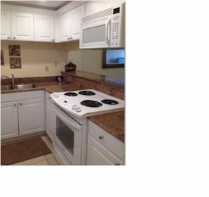 Fully equipped kitchen