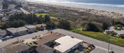 This amazing home has unobstructed ocean views from Morro Rock to Cayucos!
