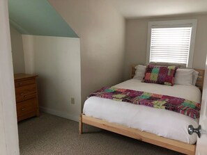 Bedroom 3 with queen bed