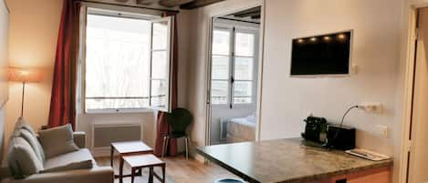 Apt. COSY3 - Latin Quarter - Paris - Bedroom1 is accessible from the living room