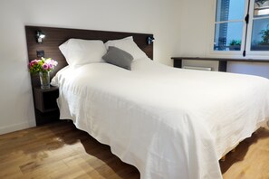 Apt. COSY3 - Latin Quarter - Paris - Bedroom 2 offers a comfortable bed for 2