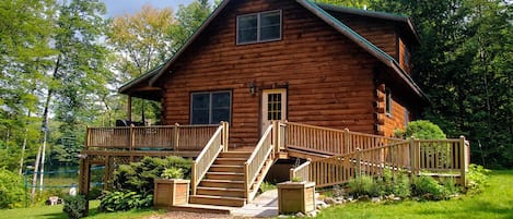 Kiwi Lodge for your Maine family vacation on the water: space, comfort, peace!