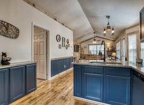 Chalet in the Smokies - Rocky Top Chalet - Kitchen and living room