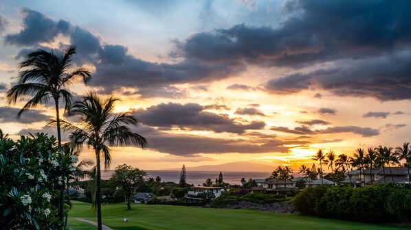 Maui is known for it's sunsets, enjoy unobstructed front row seats in privacy 