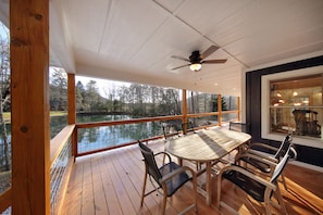 Covered outdoor dining (there is now a gas grill on the deck)