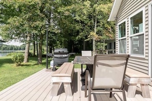 Lakeside Deck w/Dining Area & Grill