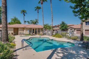 Community pool/hot tub (just next door)