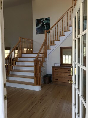 Come in! Welcome to Villa Magnifica...