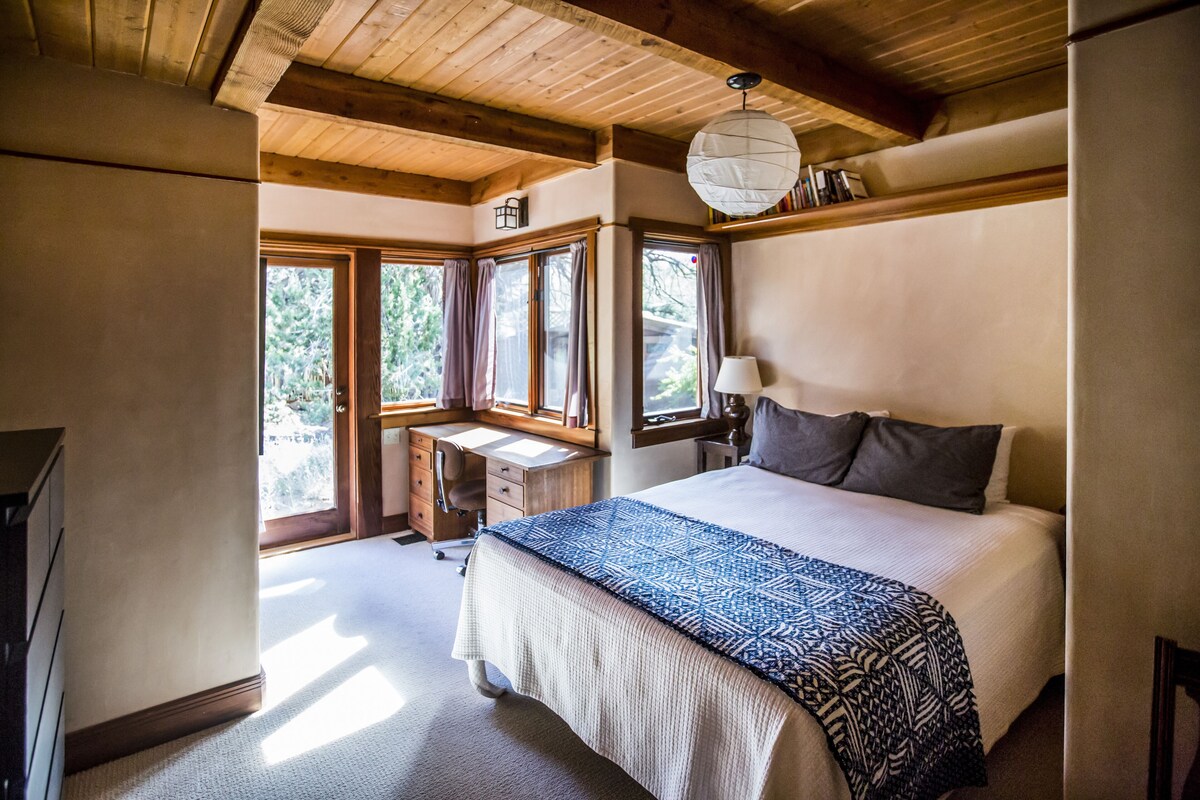 Special Summer Rates – Oasis Retreat Nestled Near World Renown Hiking
