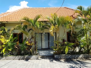 Homestay Near Pandawa Beach Family Room