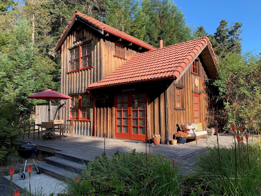 Quiet Cottage on 5 Acres Minutes From Mendocino and Ocean ...