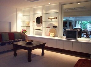 Den/sitting area, settee can sleep one - 