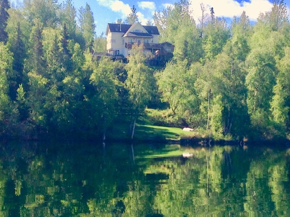 Chalet perched on private lake frontage in recreation wildlife refuge 