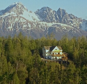 PRIVATE lake front, surrounded by  panoramic spectacular mountain views 