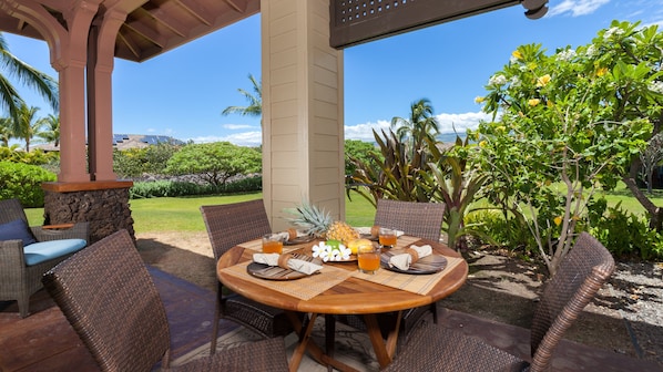 Outdoor dining with private Lanai and BBQ