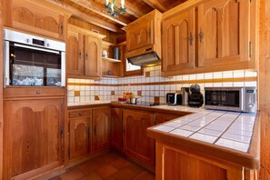 Fully equipped kitchen